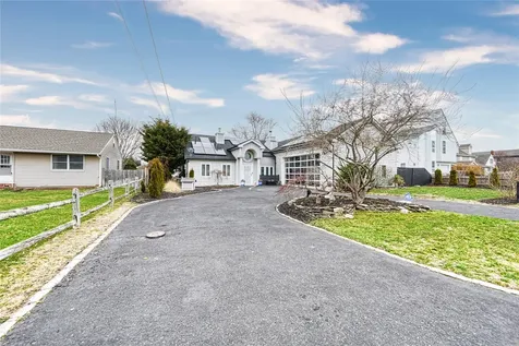 25 Fairlawn Court Shirley NY 11967