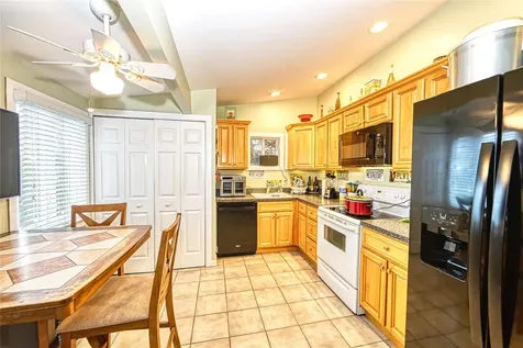 25 Fairlawn Court Shirley NY 11967