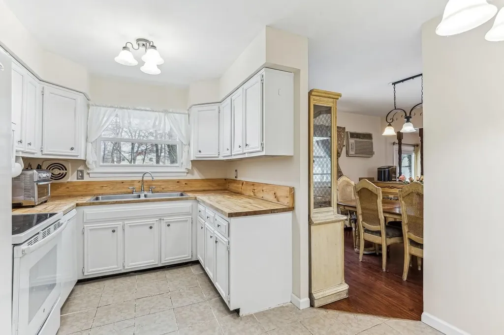 12 Conklin Avenue Selden NY 11784