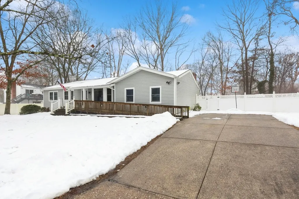 12 Conklin Avenue Selden NY 11784