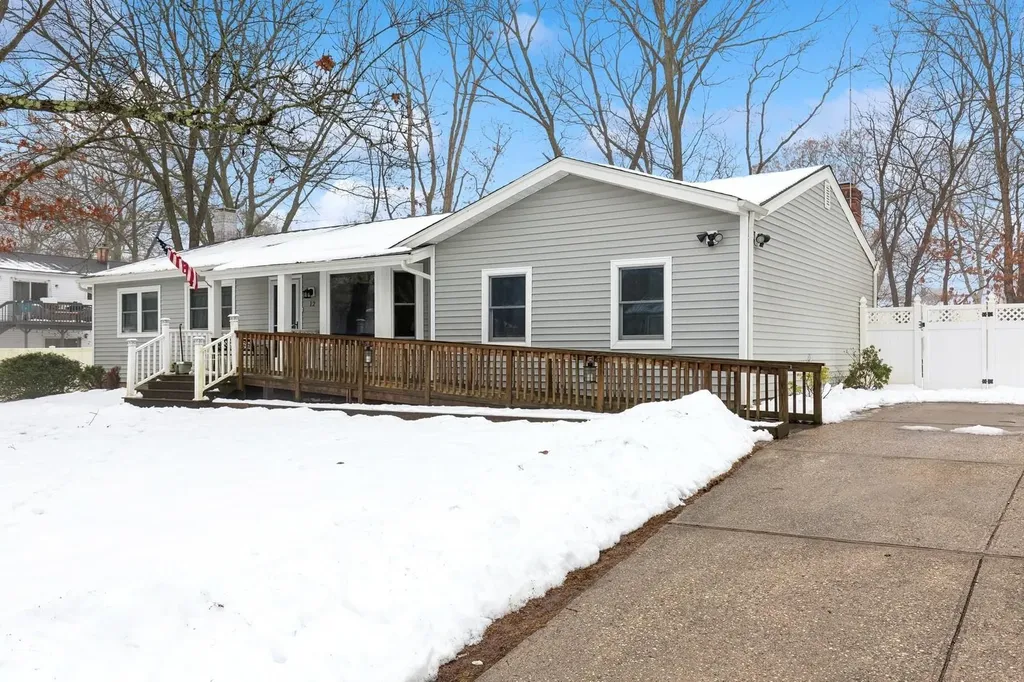 12 Conklin Avenue Selden NY 11784