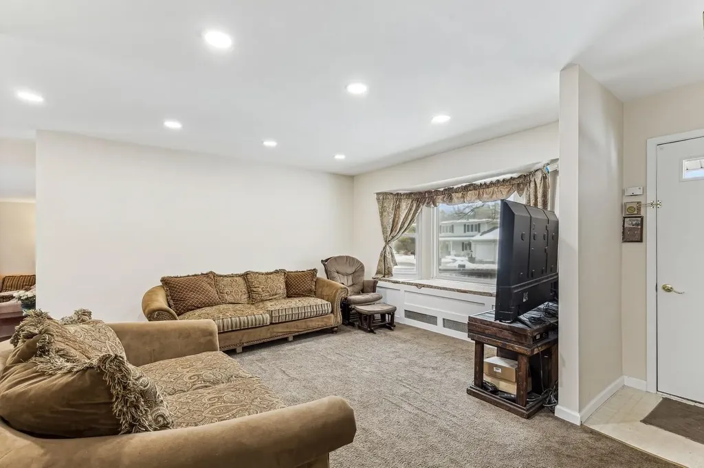 12 Conklin Avenue Selden NY 11784