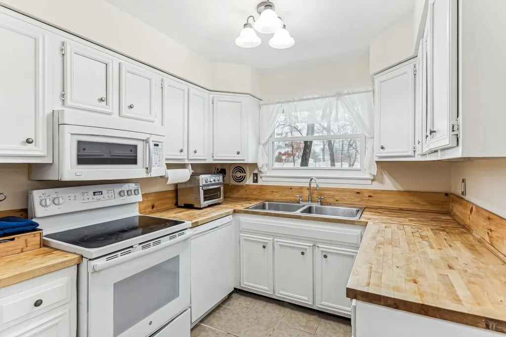 12 Conklin Avenue Selden NY 11784
