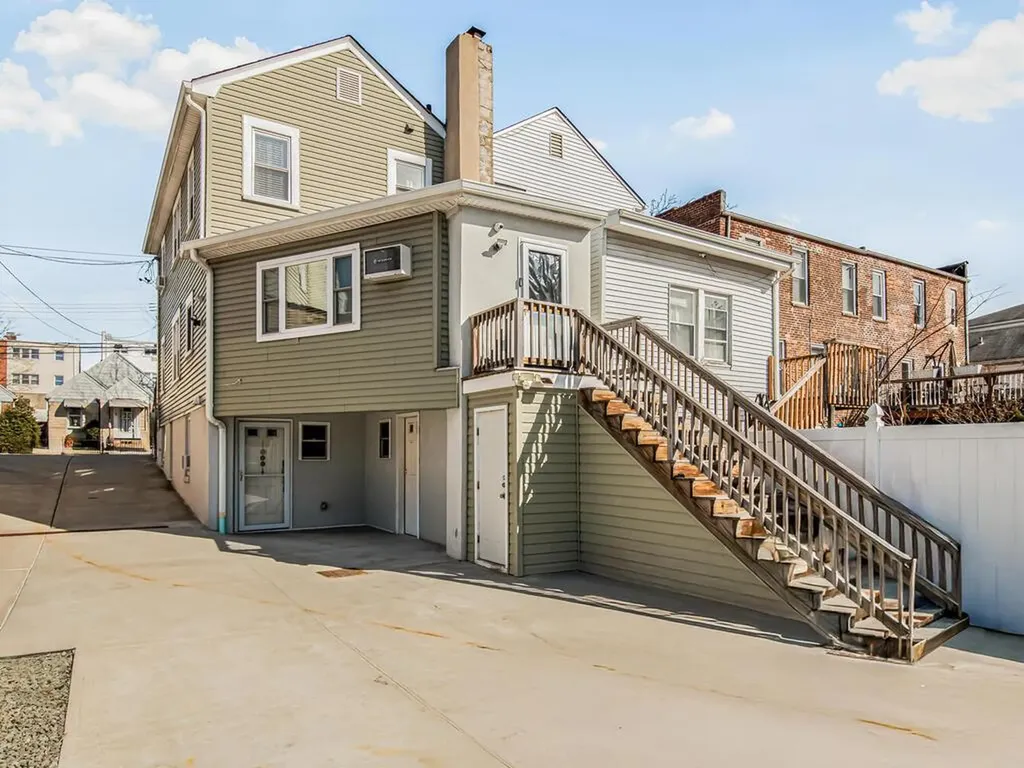 1045 Calhoun Avenue Bronx NY 10465