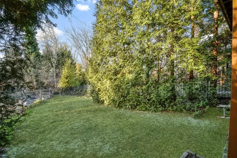 16 Lotus Road New Rochelle NY 10804
