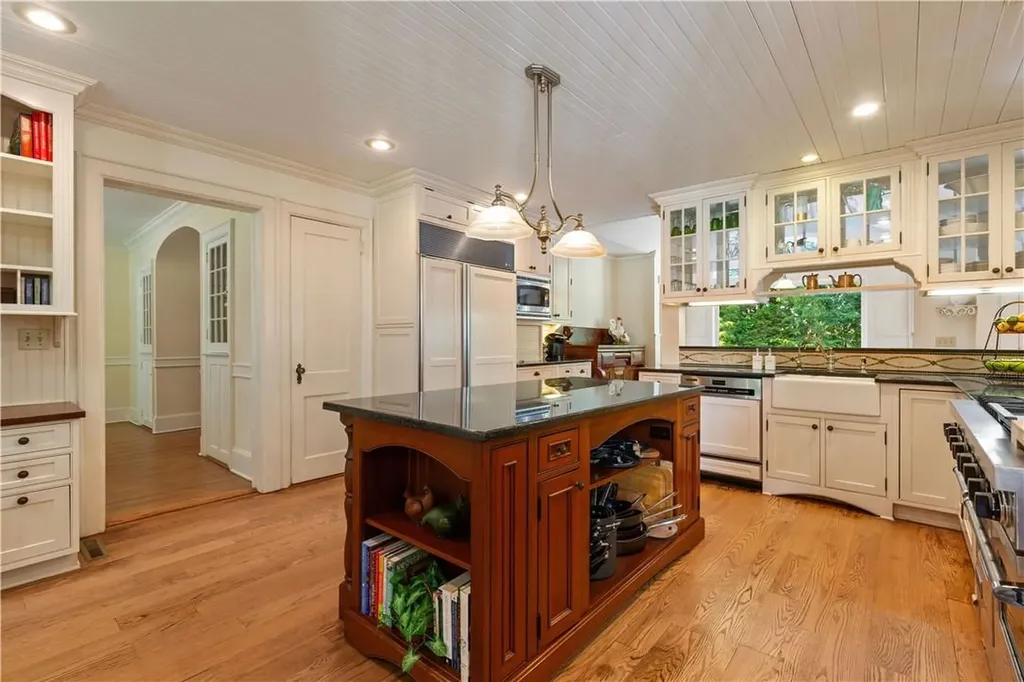 27 Sunset Drive Thornwood NY 10594