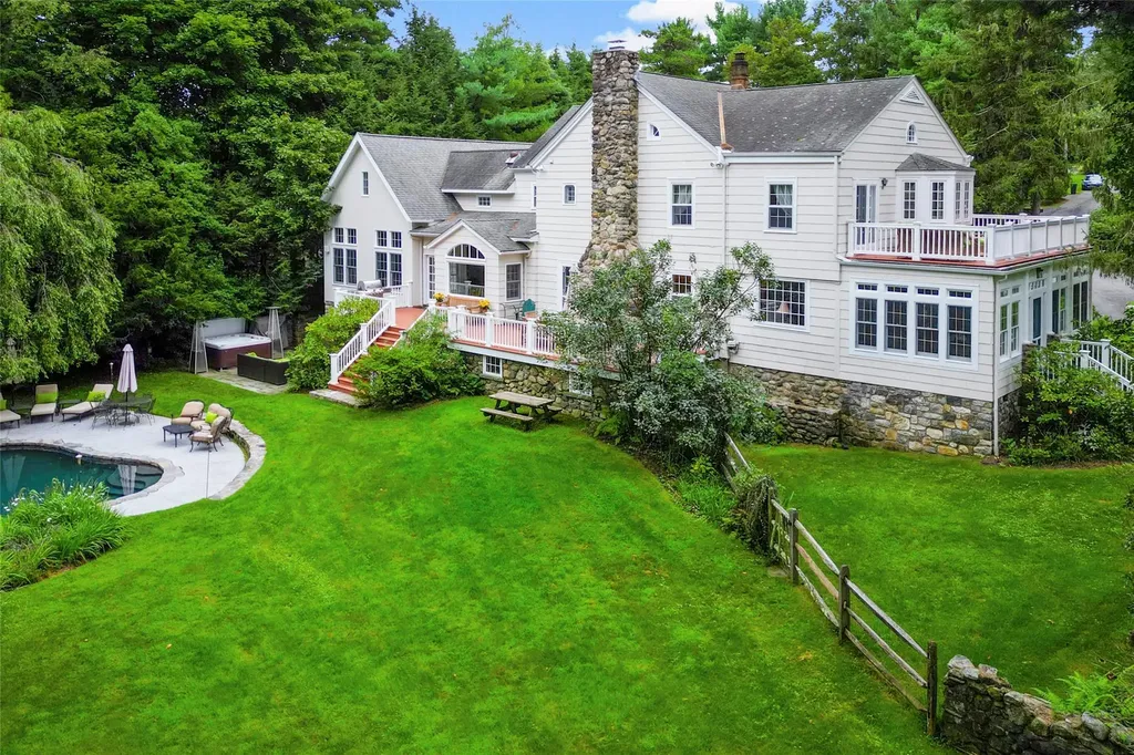 27 Sunset Drive Thornwood NY 10594