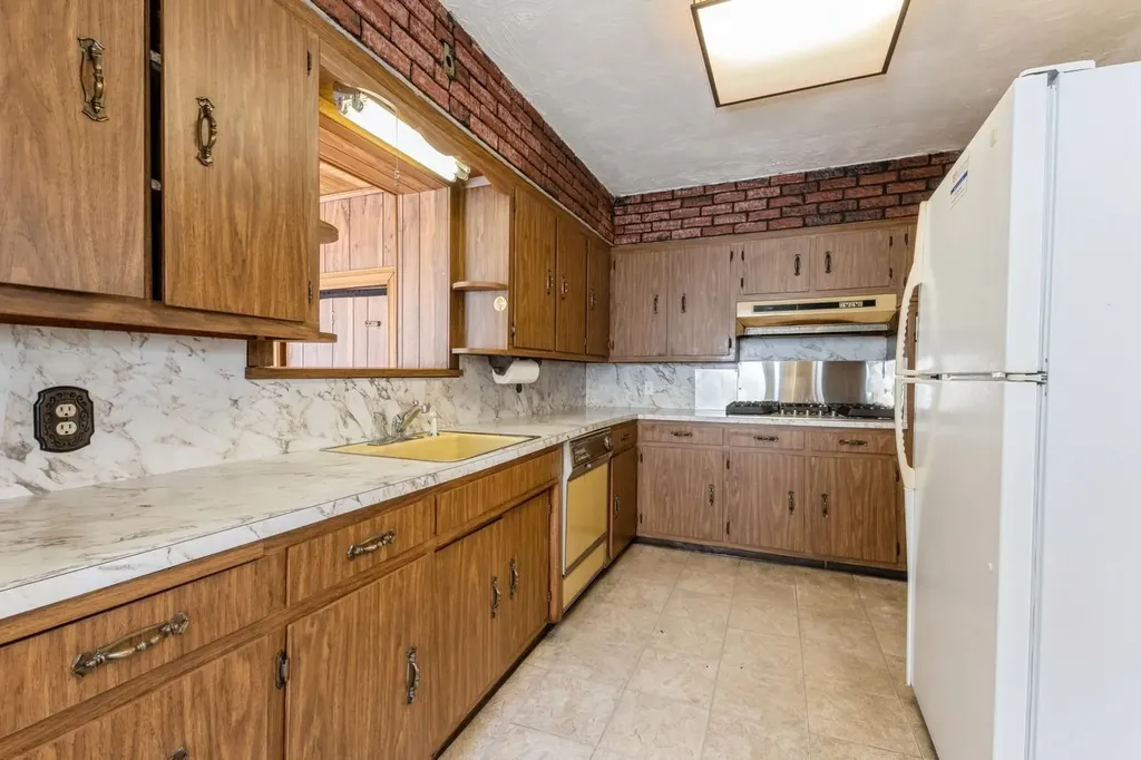 379 Rolling Street Malverne NY 11565