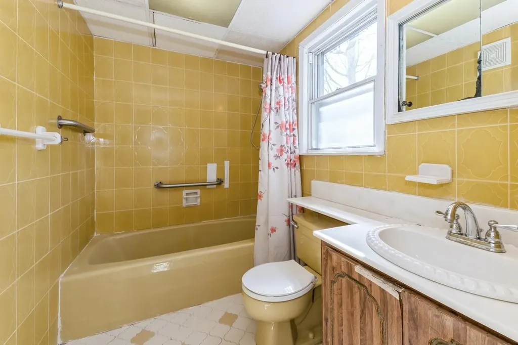 379 Rolling Street Malverne NY 11565