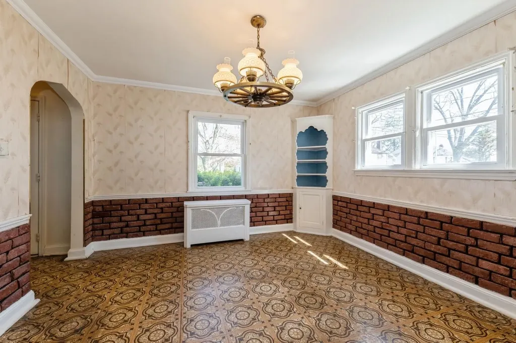 379 Rolling Street Malverne NY 11565