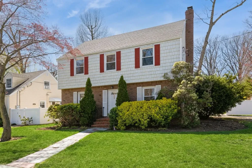 379 Rolling Street Malverne NY 11565