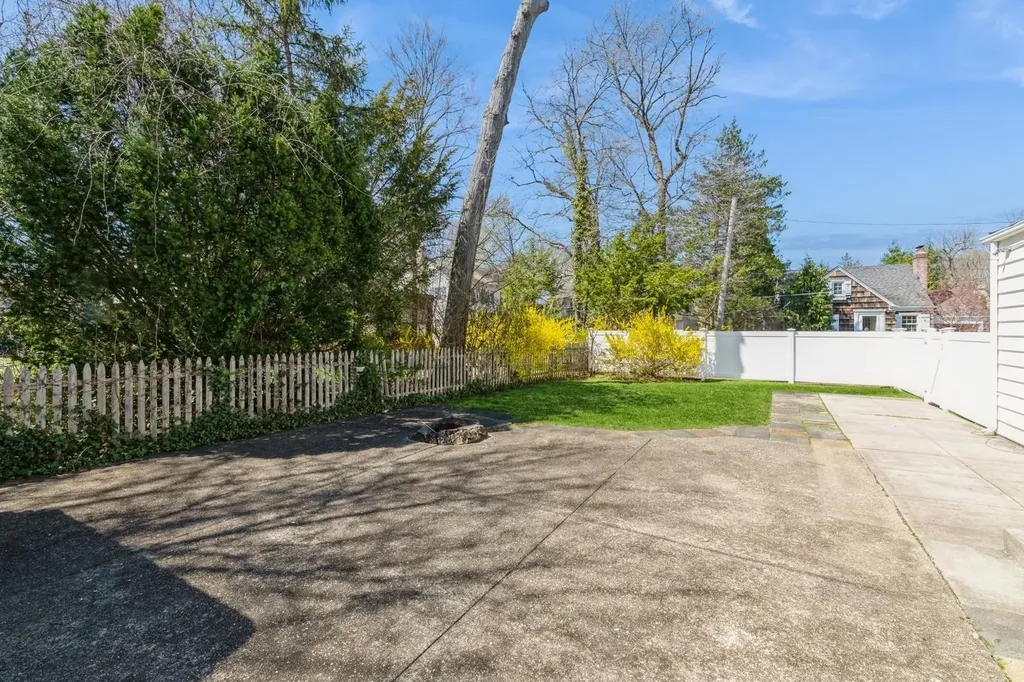 379 Rolling Street Malverne NY 11565