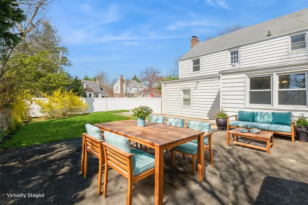 379 Rolling Street Malverne NY 11565