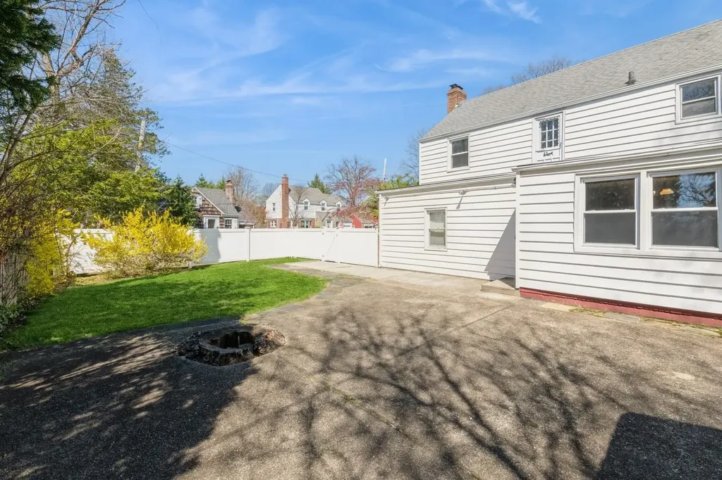379 Rolling Street Malverne NY 11565