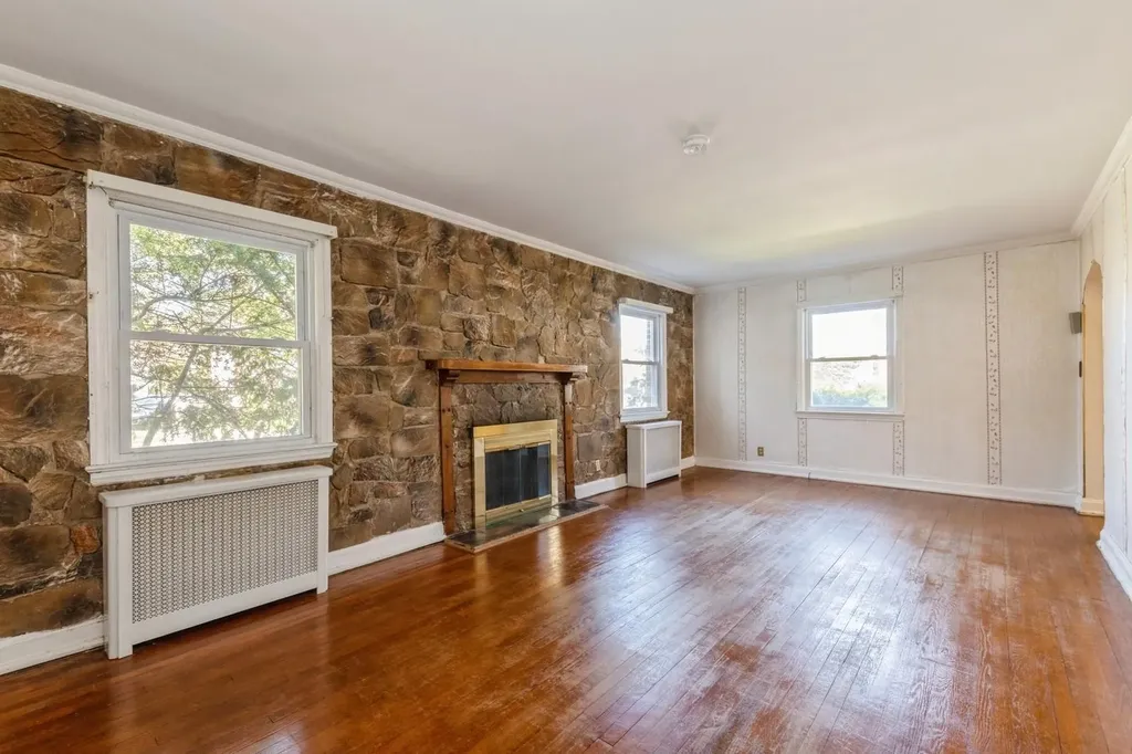 379 Rolling Street Malverne NY 11565