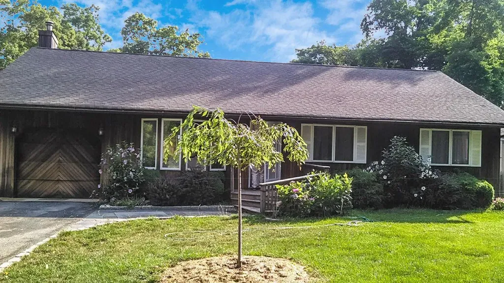 86 Highland Down Shoreham NY 11786