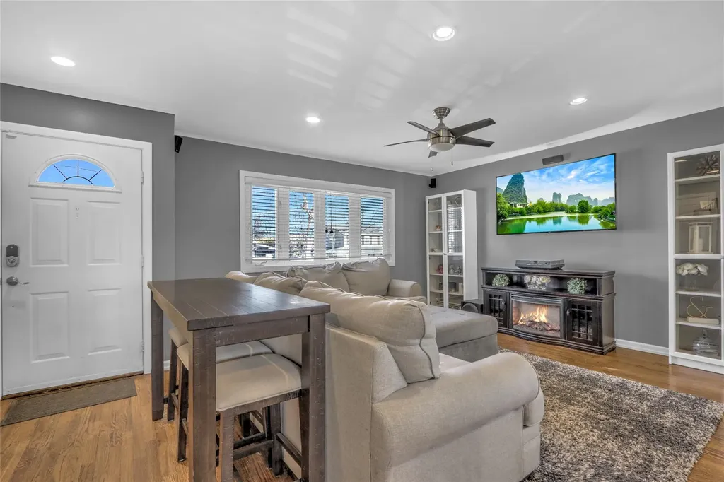 24 Farner Avenue Selden NY 11784