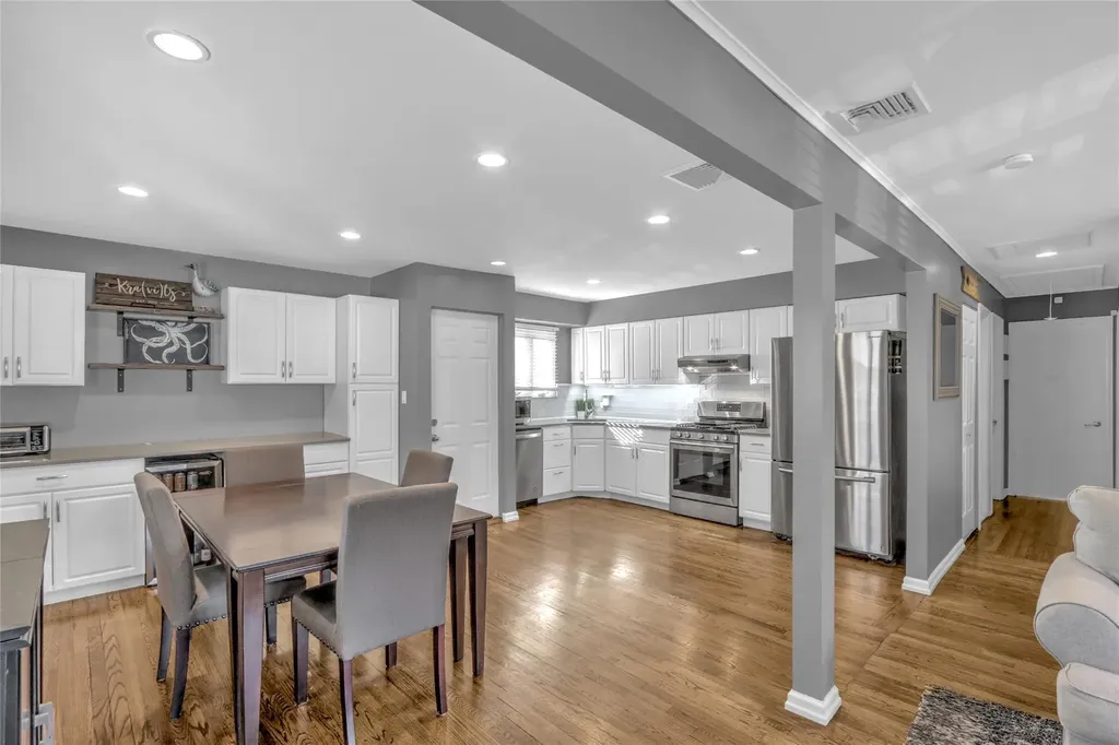 24 Farner Avenue Selden NY 11784