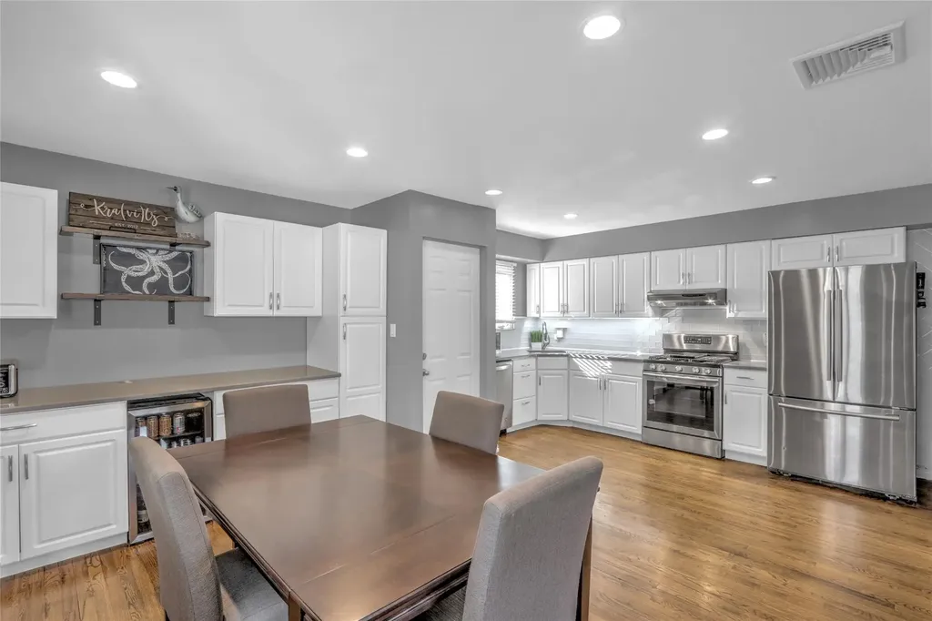 24 Farner Avenue Selden NY 11784
