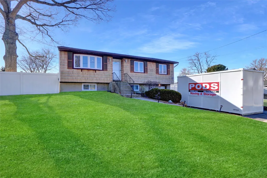 24 Farner Avenue Selden NY 11784