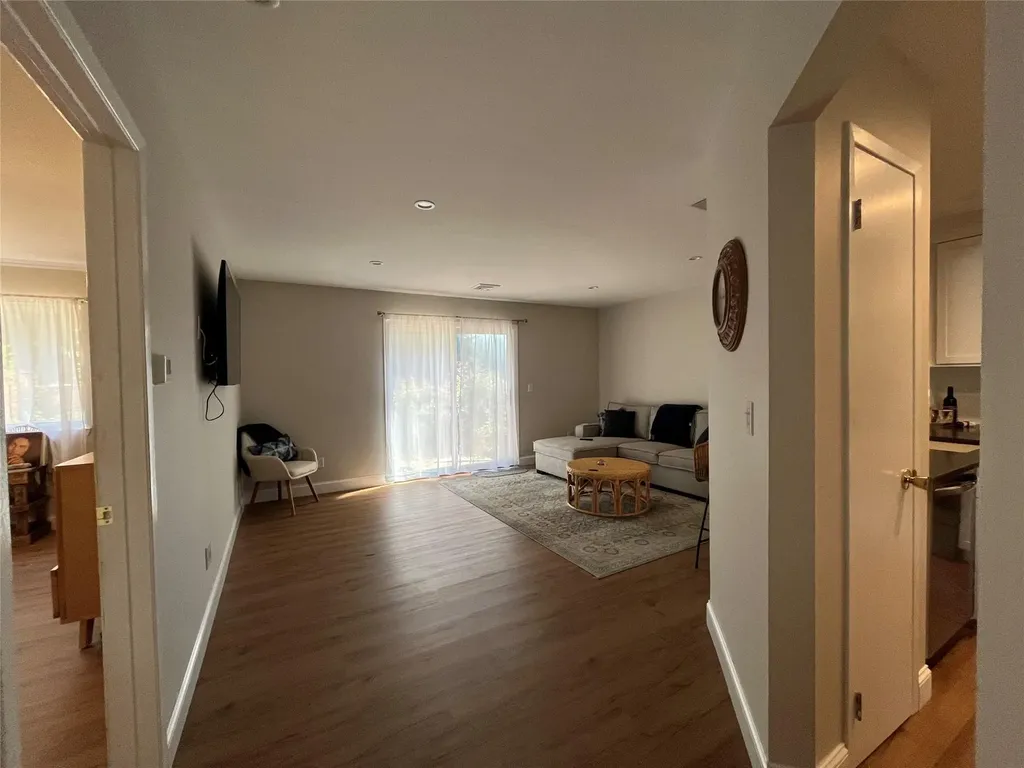 8 Ashley Circle Commack NY 11725