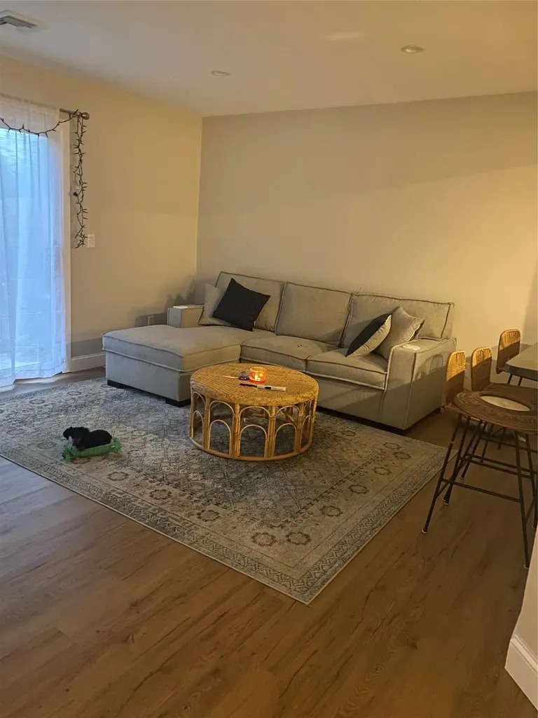 8 Ashley Circle Commack NY 11725