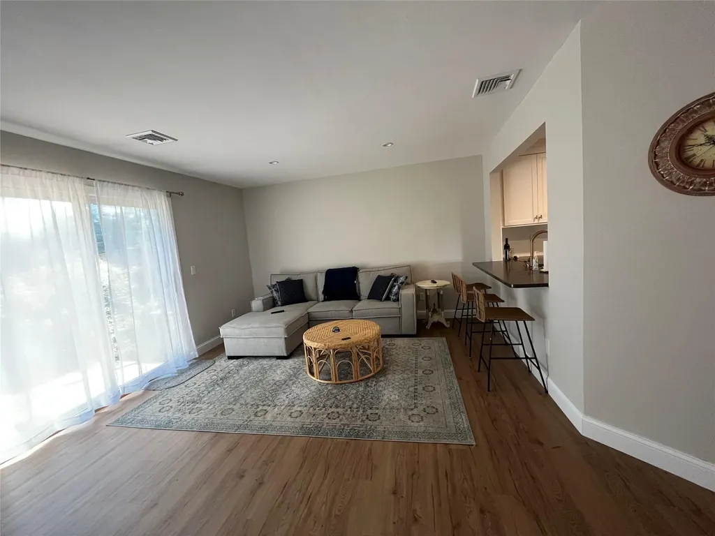 8 Ashley Circle Commack NY 11725