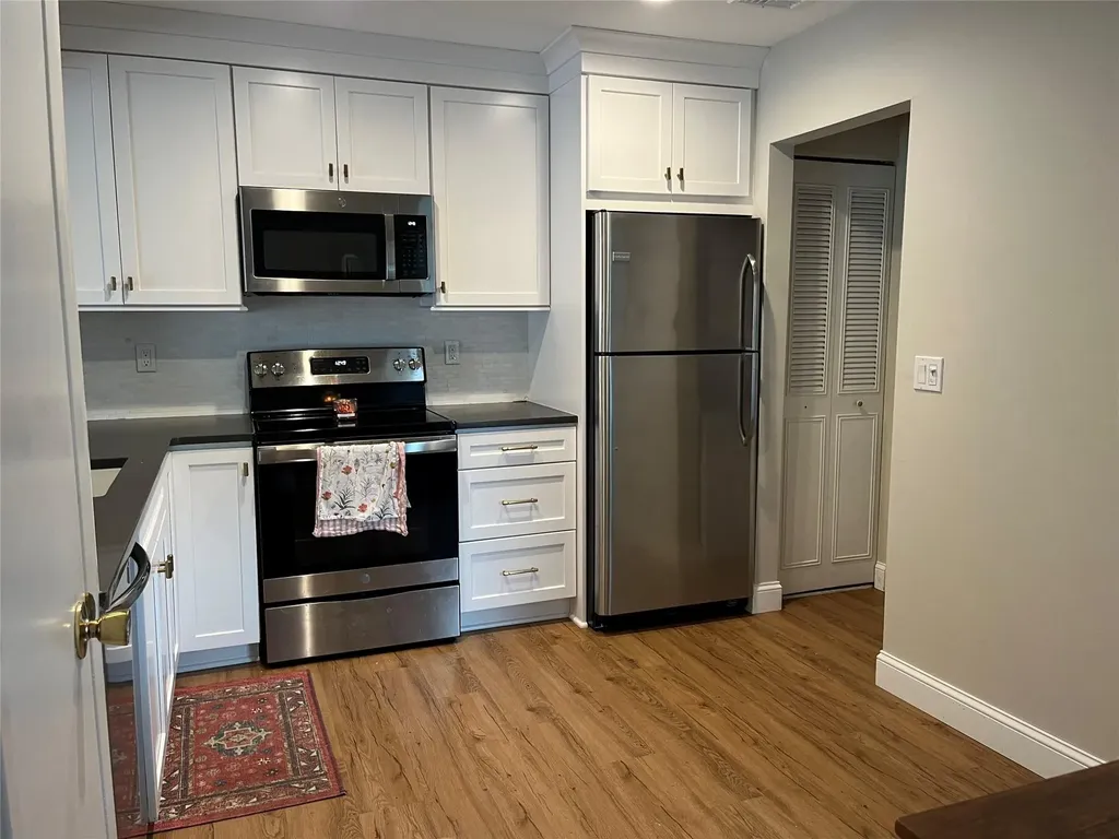 8 Ashley Circle Commack NY 11725