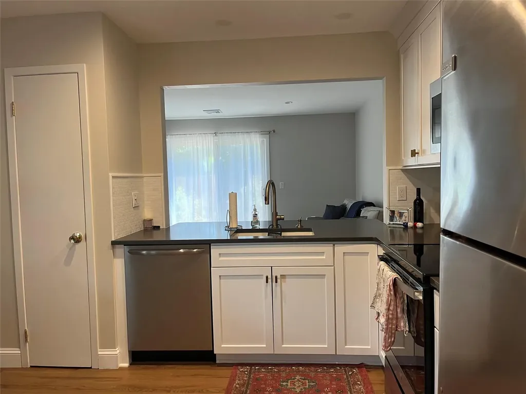 8 Ashley Circle Commack NY 11725
