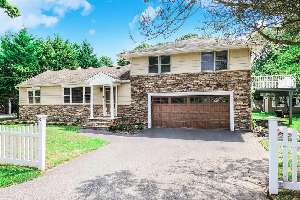 7 Bay Lane Brookhaven NY 11719