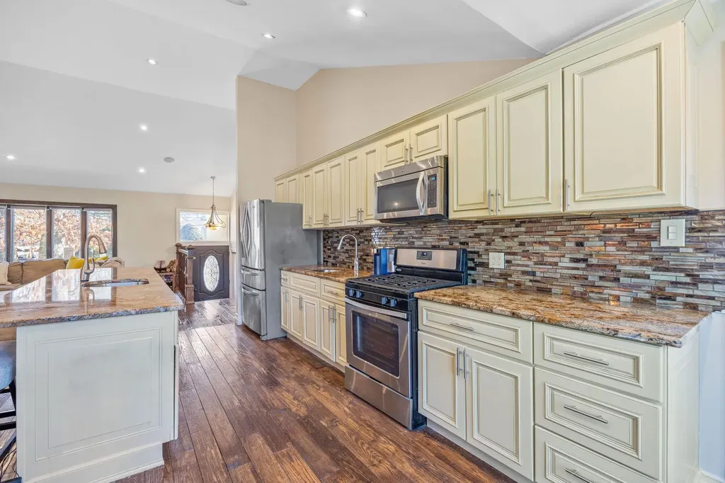 324 Hungry Harbor Road Valley Stream NY 11581