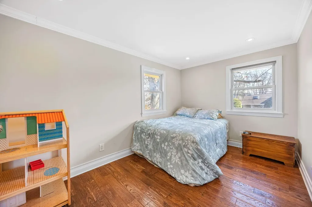 324 Hungry Harbor Road Valley Stream NY 11581