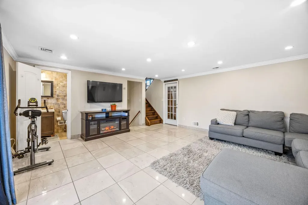 324 Hungry Harbor Road Valley Stream NY 11581