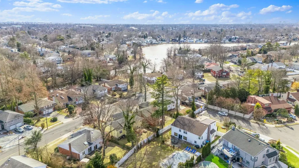 324 Hungry Harbor Road Valley Stream NY 11581