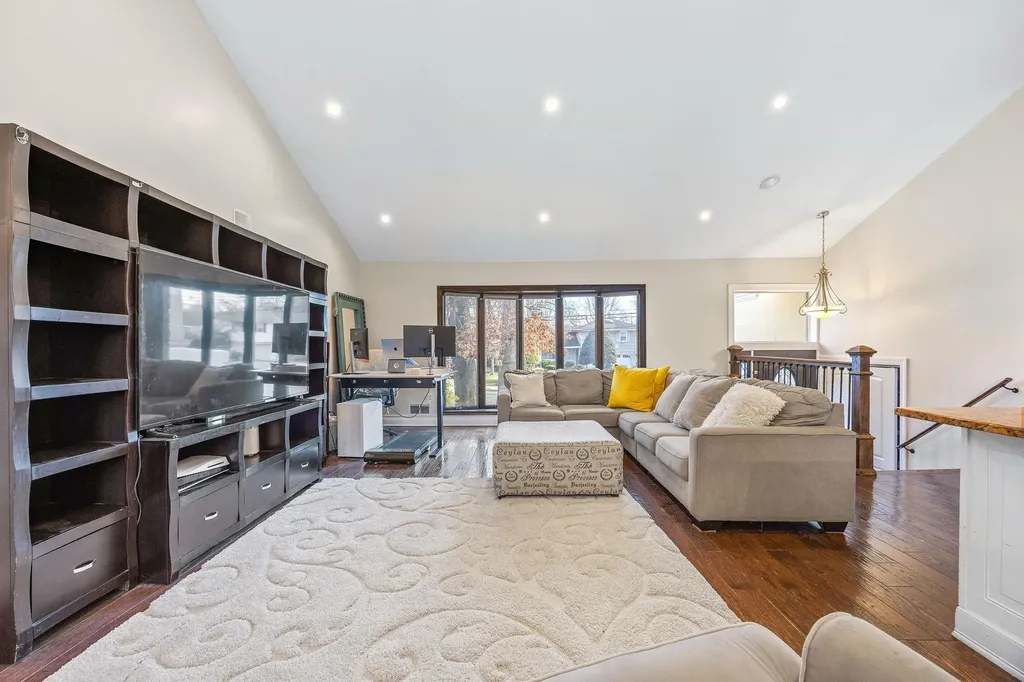 324 Hungry Harbor Road Valley Stream NY 11581