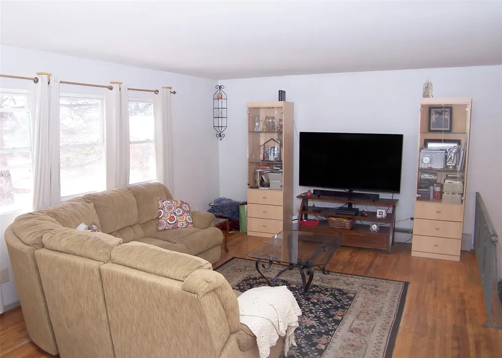 23 Willow Street Selden NY 11784
