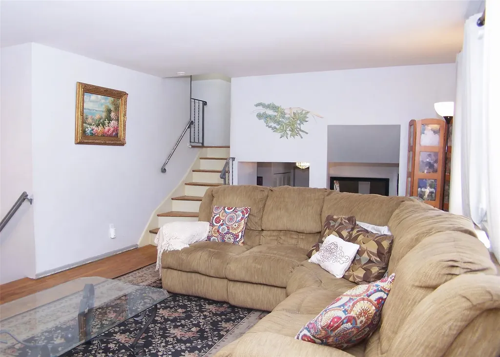 23 Willow Street Selden NY 11784
