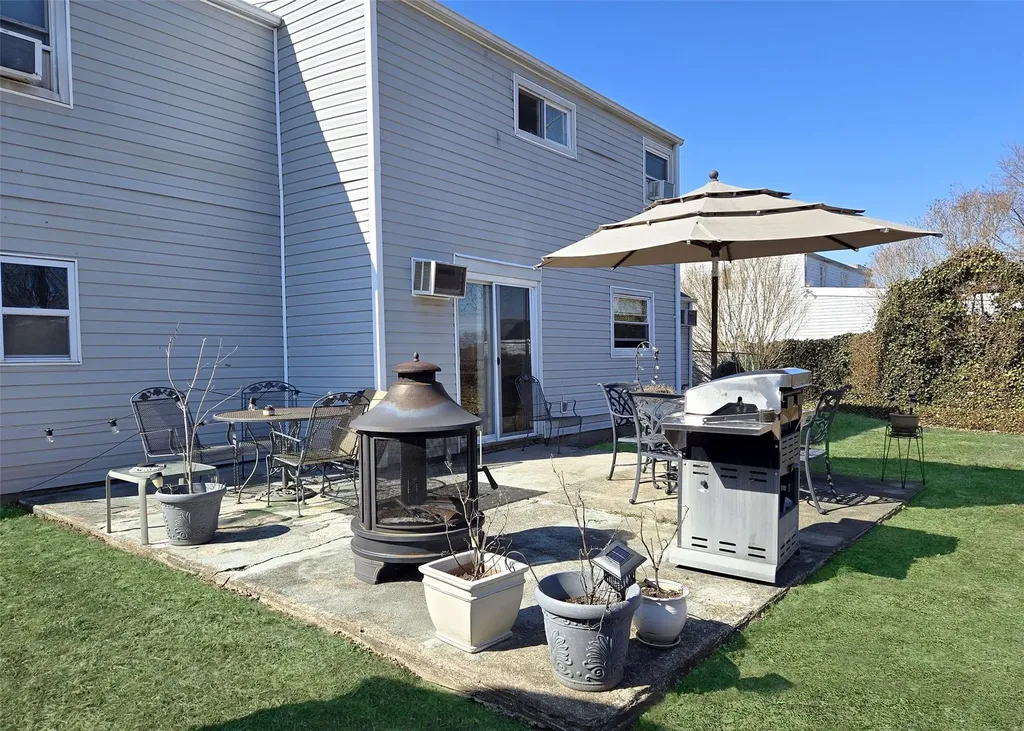 23 Willow Street Selden NY 11784