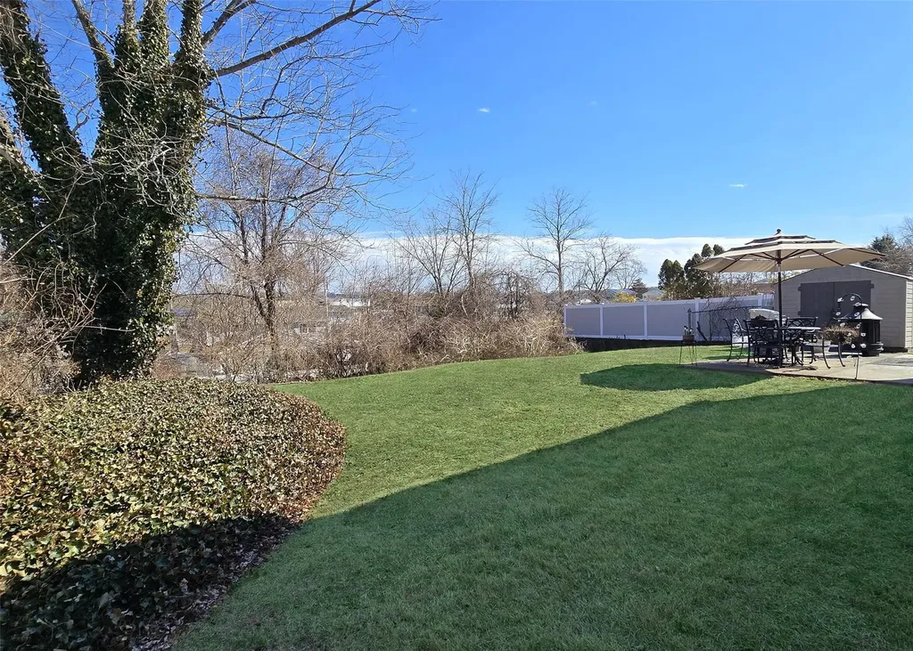 23 Willow Street Selden NY 11784