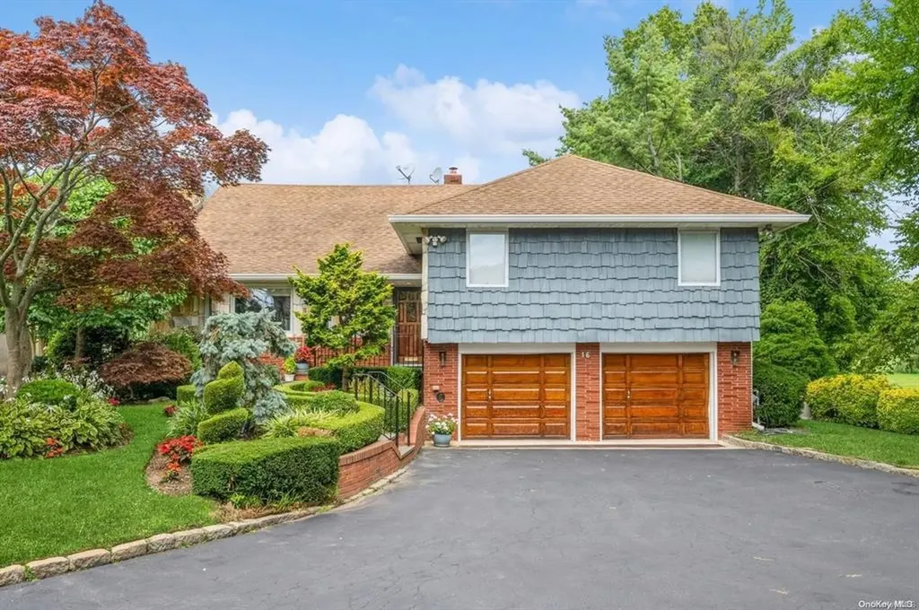 16 Hawthorne Lane Lawrence NY 11559
