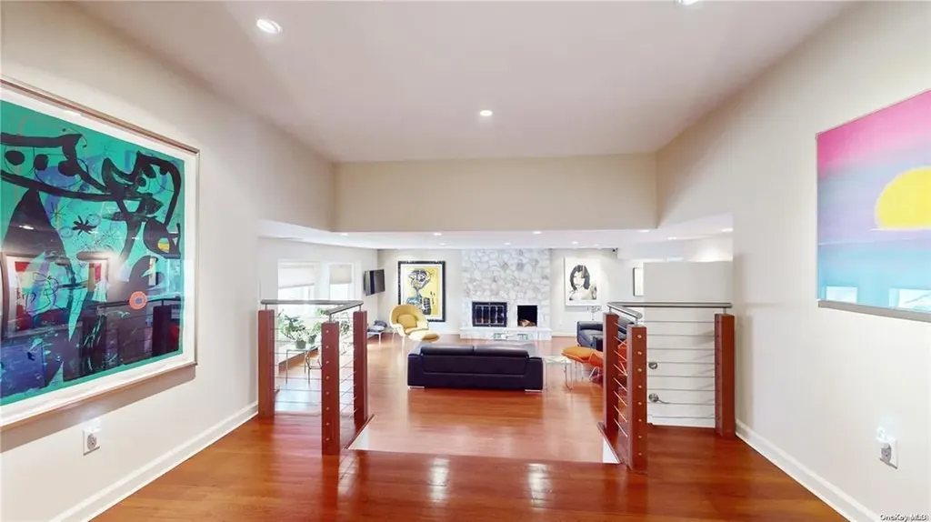 16 Hawthorne Lane Lawrence NY 11559