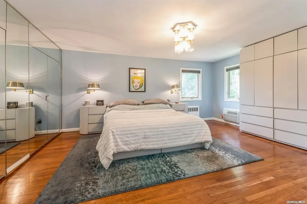 16 Hawthorne Lane Lawrence NY 11559
