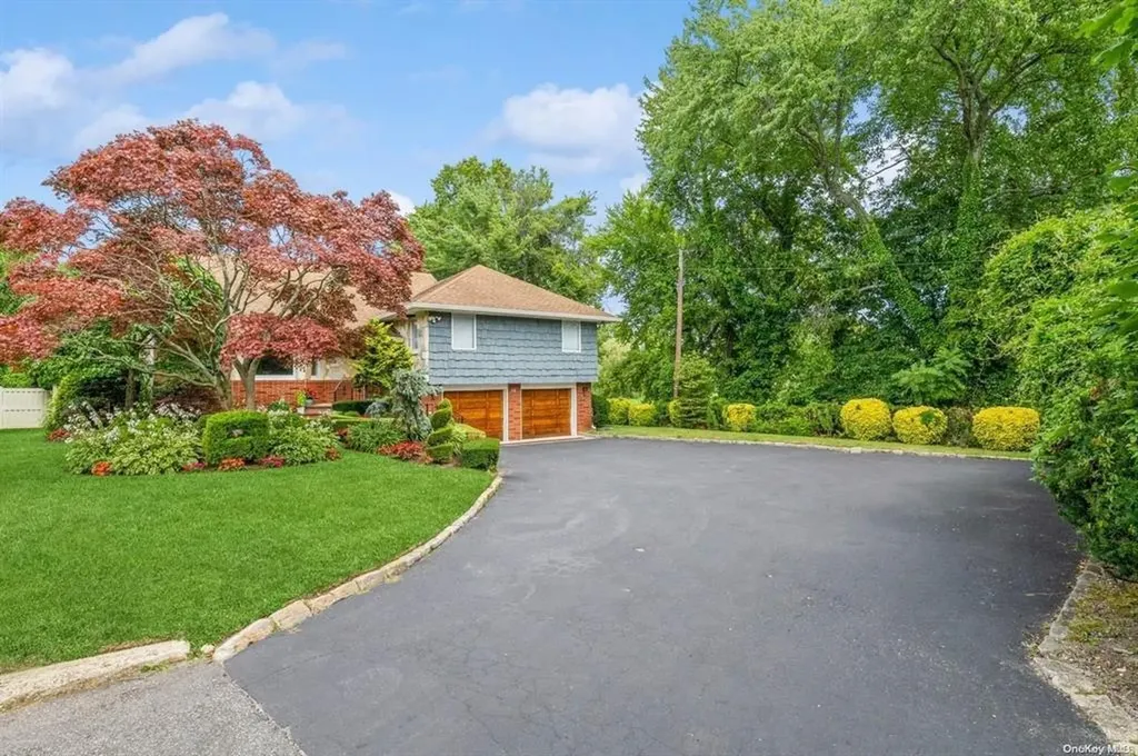 16 Hawthorne Lane Lawrence NY 11559