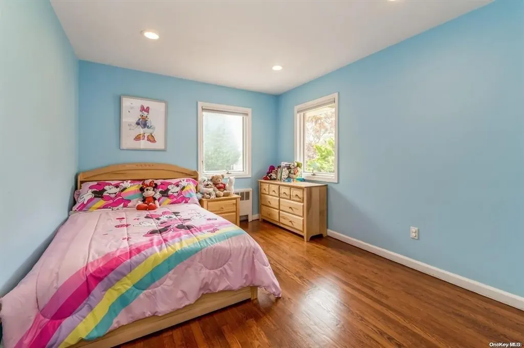 16 Hawthorne Lane Lawrence NY 11559