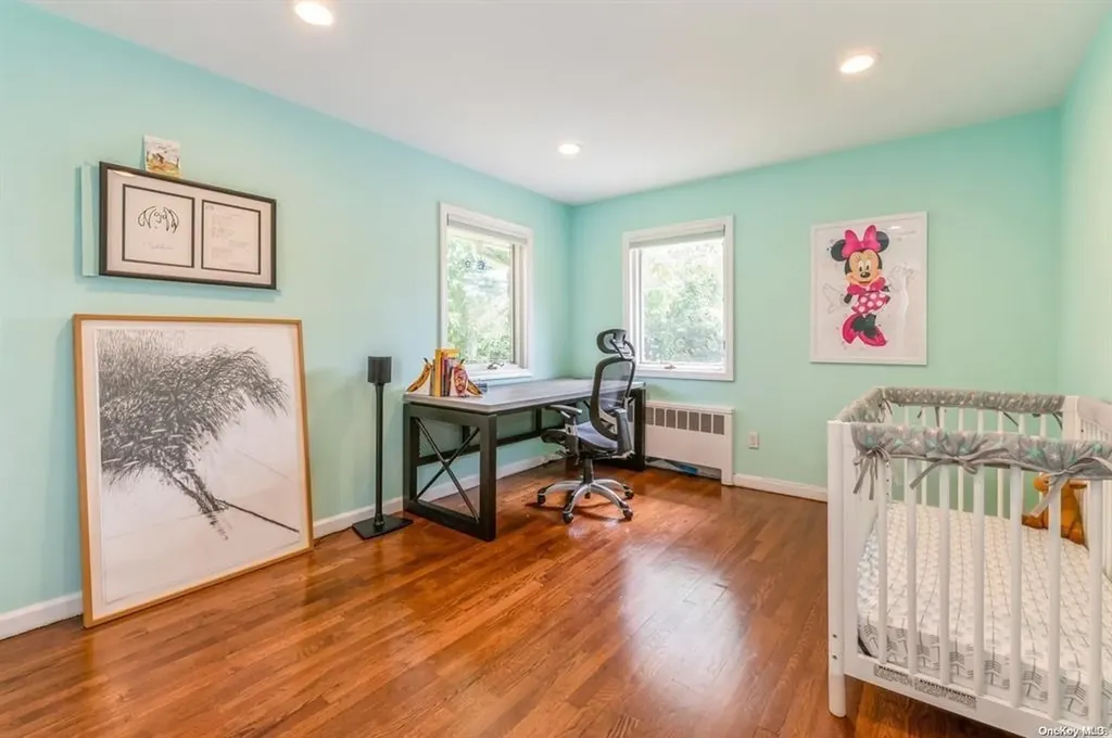 16 Hawthorne Lane Lawrence NY 11559