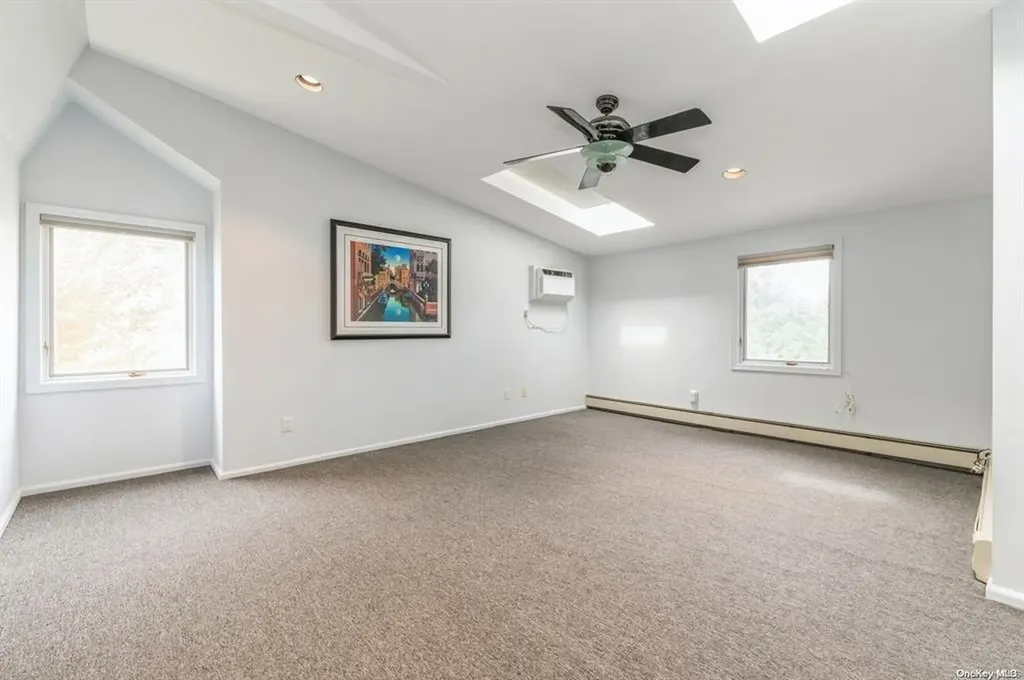 16 Hawthorne Lane Lawrence NY 11559
