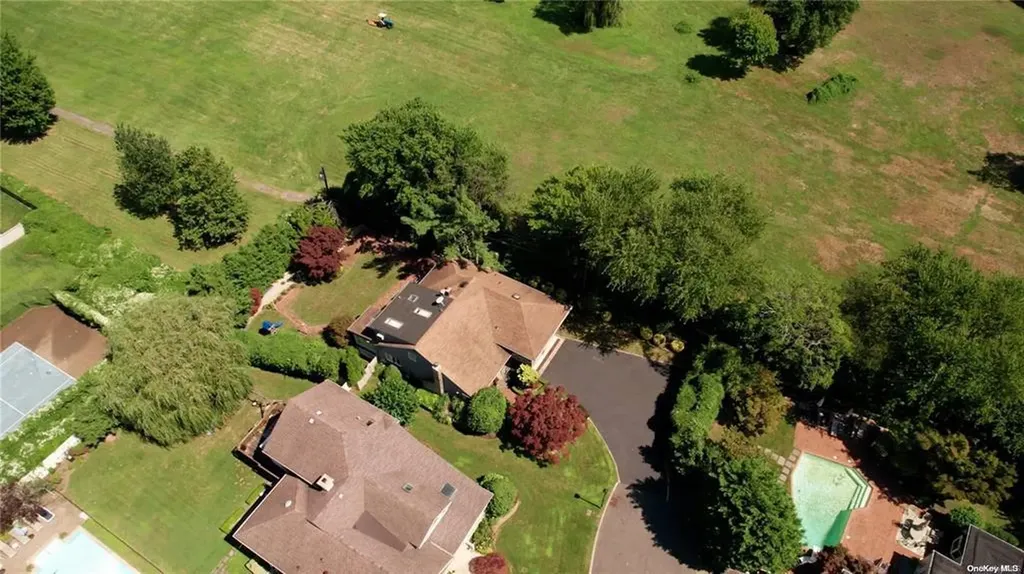 16 Hawthorne Lane Lawrence NY 11559