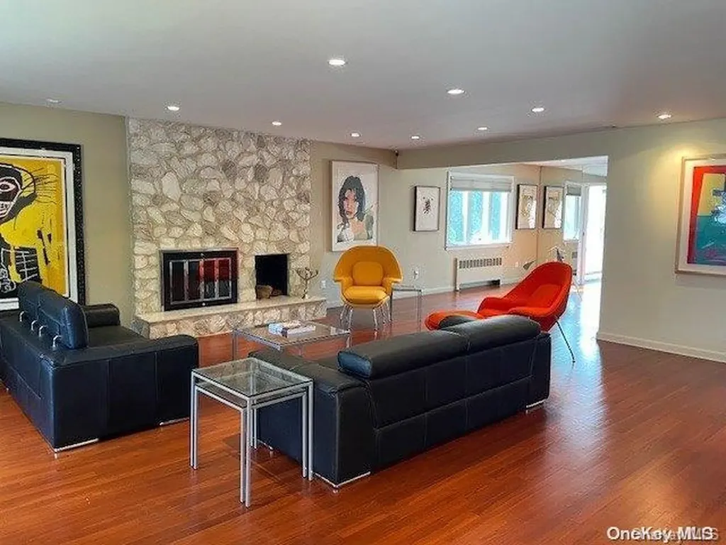 16 Hawthorne Lane Lawrence NY 11559