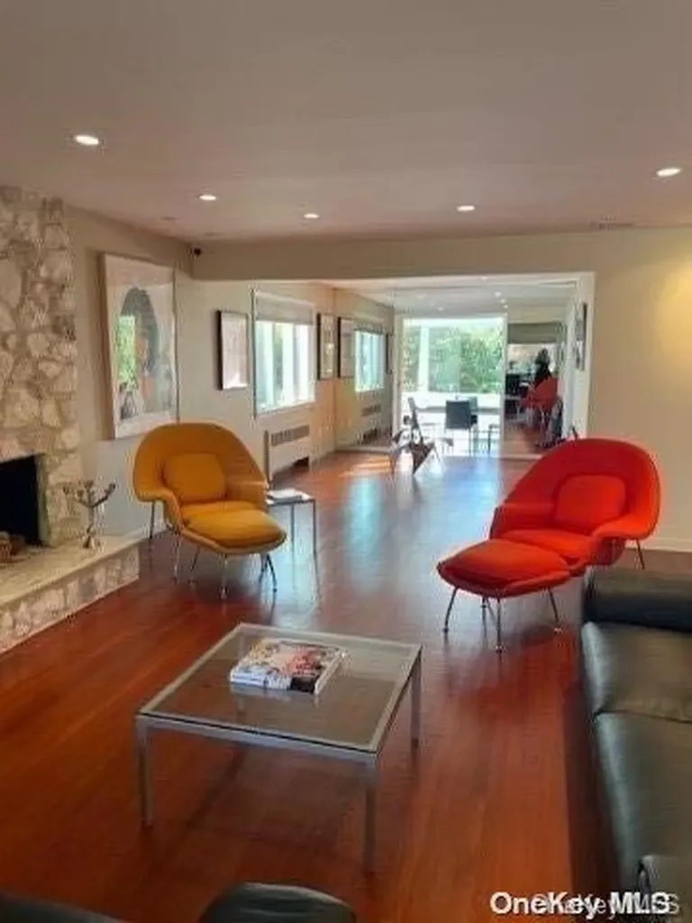 16 Hawthorne Lane Lawrence NY 11559