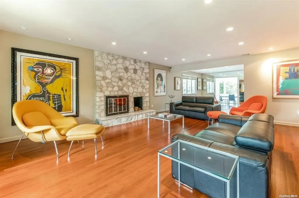 16 Hawthorne Lane Lawrence NY 11559